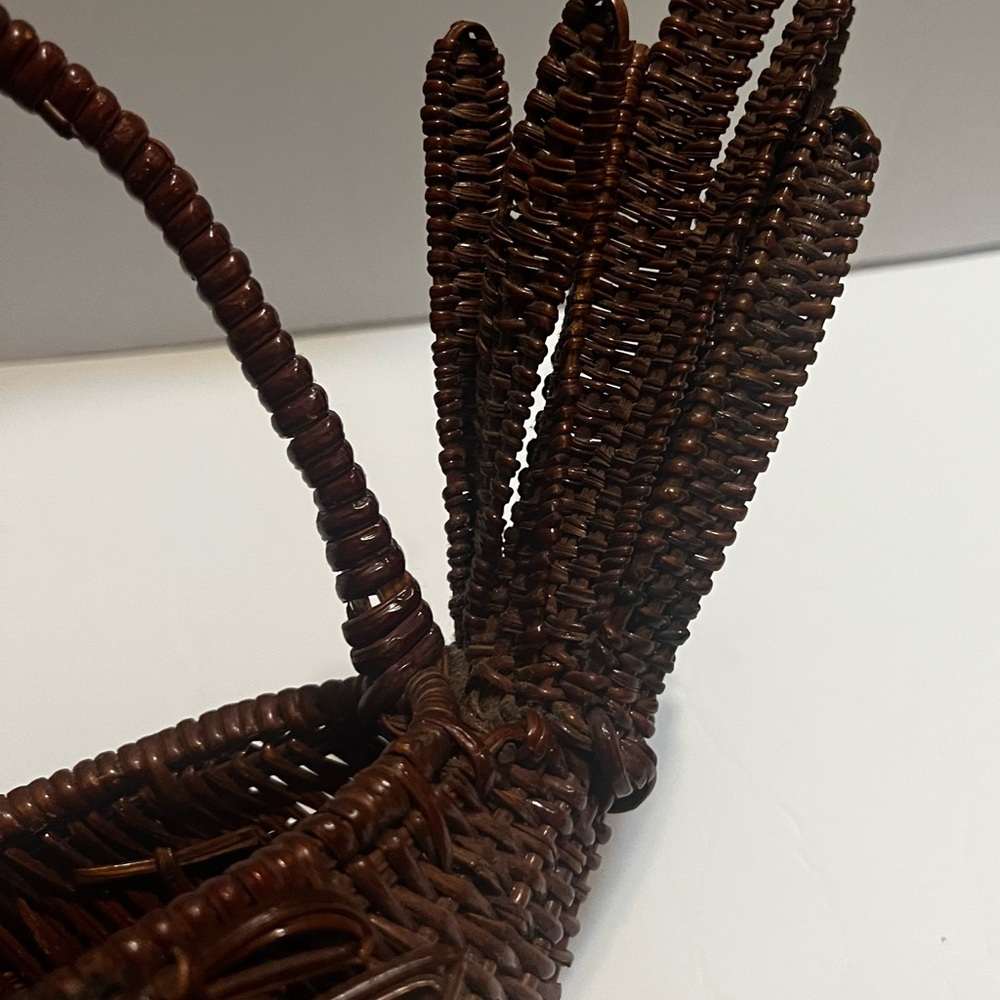 Vintage Wicker Woven Chicken Basket With Handle Wood Beak - Picture 8 of 11